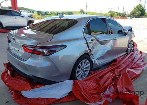 2024 Toyota Camry Le z USA, uszkodzony, nr VIN 4T1R11AK3RU912519